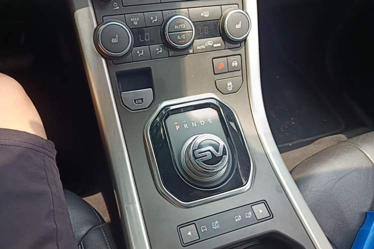 Used Land Rover Range Evoque 2015 2.0T Five-Door Zhiyao Edition Gear Lever