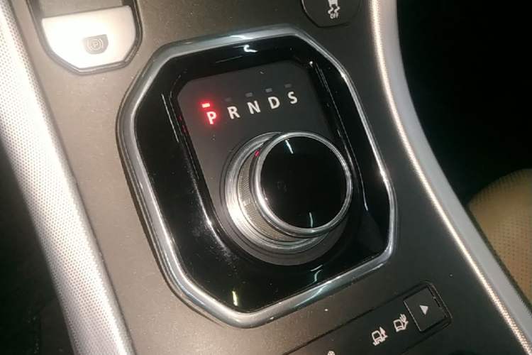 Used Land Rover Range Evoque 2015 2.0T 5-Door Ignite Edition Gear Lever