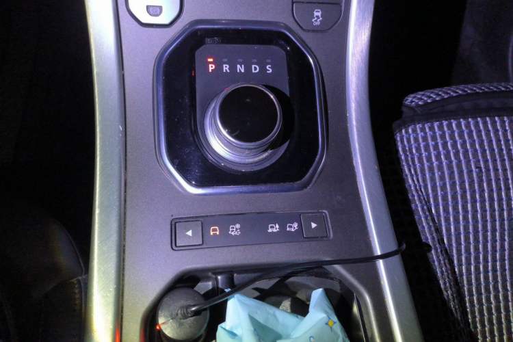 Used Land Rover Range Evoque 2015 2.0T Five-Door Zhiyao Edition Gear Lever