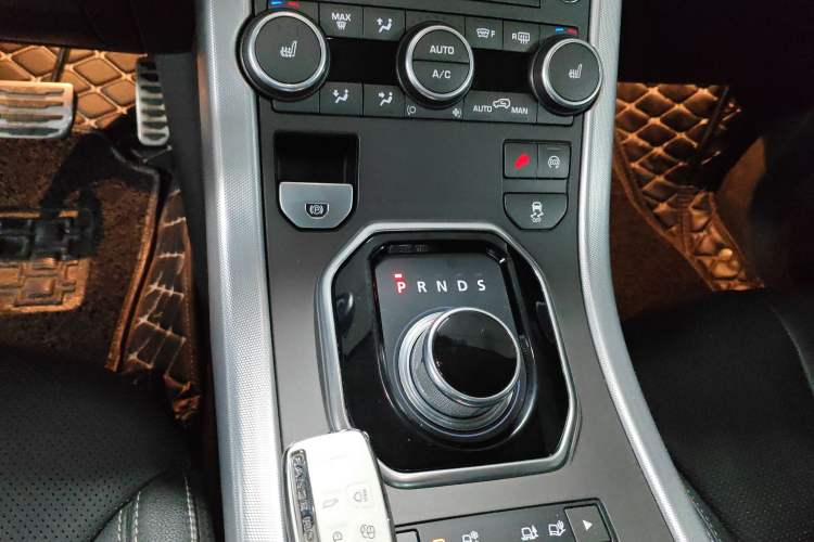 Used Land Rover Range Evoque 2015 2.0T Five-Door Sporty Edition Gear Lever