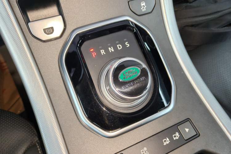 Used Land Rover Range Evoque 2015 2.0T Five-Door Sporty Edition Gear Lever