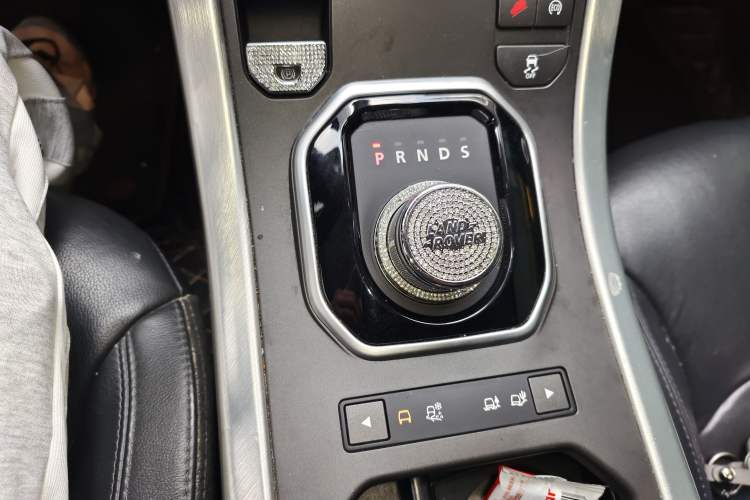 Used Land Rover Range Evoque 2015 2.0T Five-Door Zhiyao Edition Gear Lever
