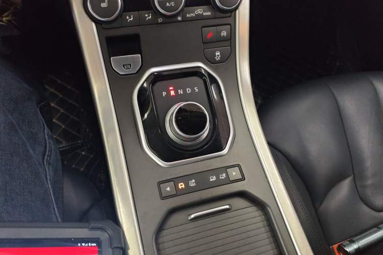 Used Land Rover Range Evoque 2015 2.0T Five-Door Zhiyao Edition Gear Lever