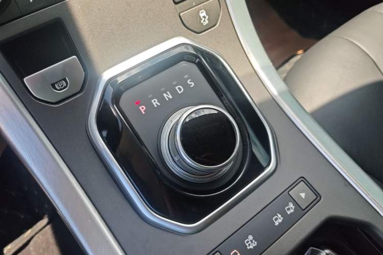 Used Land Rover Range Evoque 2015 2.0T Five-Door Zhiyao Edition Gear Lever