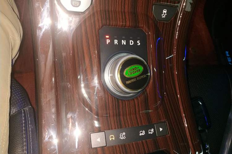 Used Land Rover Range Evoque 2015 2.0T 5-Door Ignite Edition Gear Lever