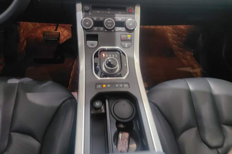 Used Land Rover Range Evoque 2015 2.0T Five-Door Zhiyao Edition Gear Lever