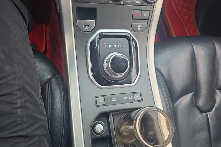 Used Land Rover Range Evoque 2015 2.0T Five-Door Zhiyao Edition Gear Lever