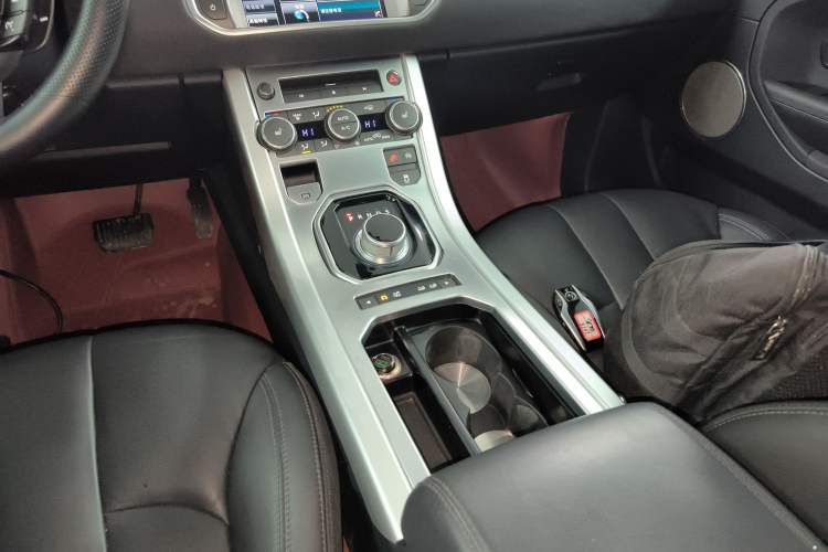 Used Land Rover Range Evoque 2015 2.0T Five-Door Zhiyao Edition Gear Lever