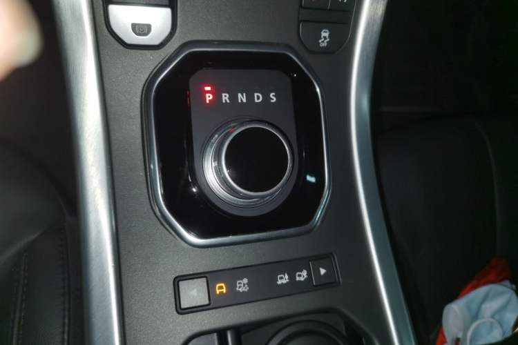 Used Land Rover Range Evoque 2015 2.0T 5-Door Luxury Edition Gear Lever