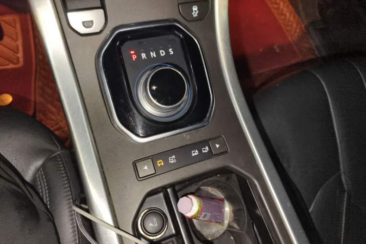 Used Land Rover Range Evoque 2015 2.0T Five-Door Zhiyao Edition Gear Lever