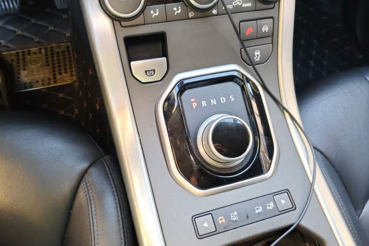Used Land Rover Range Evoque 2015 2.0T Five-Door Zhiyao Edition Gear Lever