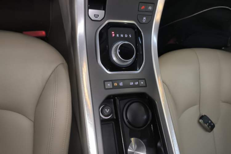 Used Land Rover Range Evoque 2015 2.0T Five-Door Zhiyao Edition Gear Lever