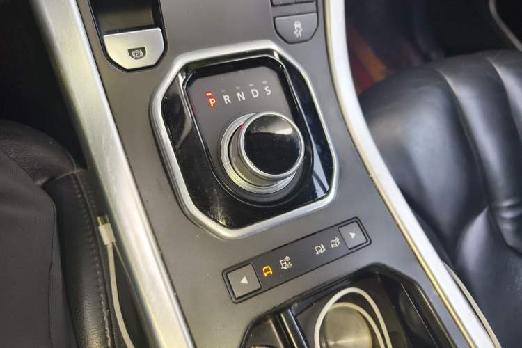 Used Land Rover Range Evoque 2015 2.0T 5-Door Luxury Edition Gear Lever