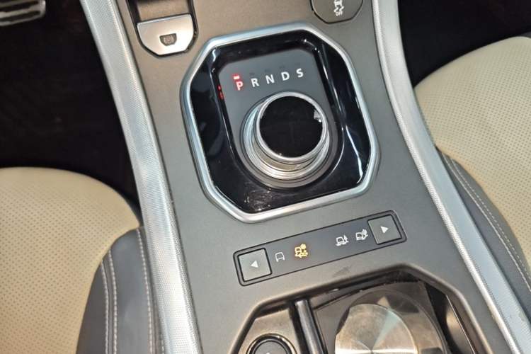 Used Land Rover Range Evoque 2015 2.0T Five-Door Sporty Edition Gear Lever