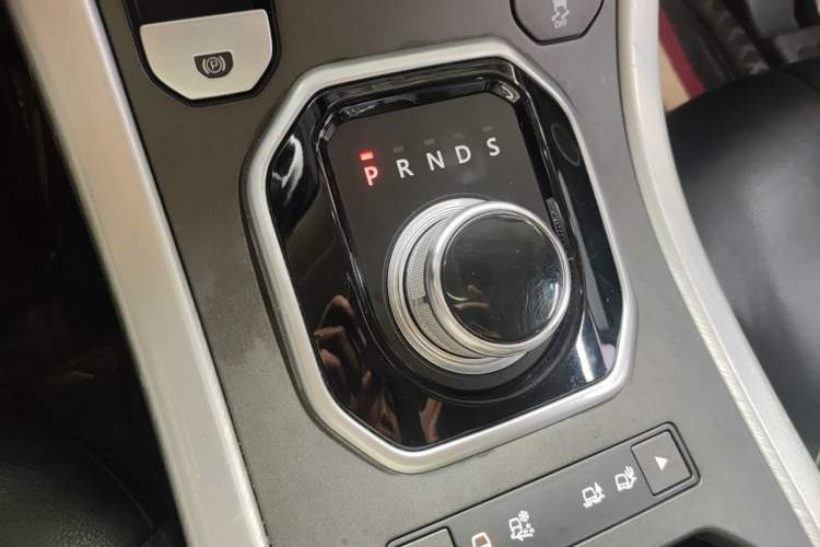 Used Land Rover Range Evoque 2015 2.0T Five-Door Zhiyao Edition Gear Lever