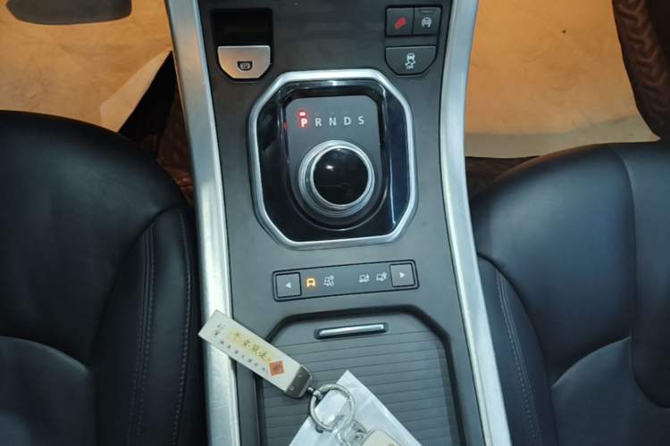 Used Land Rover Range Evoque 2015 2.0T Five-Door Zhiyao Edition Gear Lever