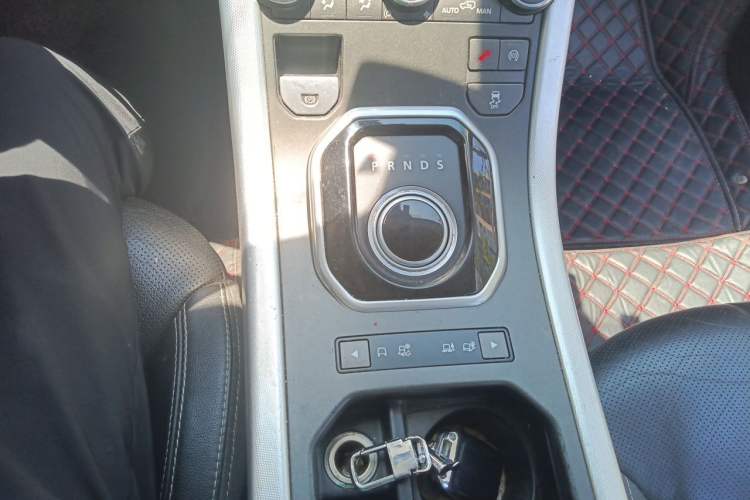 Used Land Rover Range Evoque 2015 2.0T 5-Door Ignite Edition Gear Lever