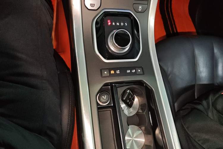 Used Land Rover Range Evoque 2015 2.0T Five-Door Zhiyao Edition Gear Lever