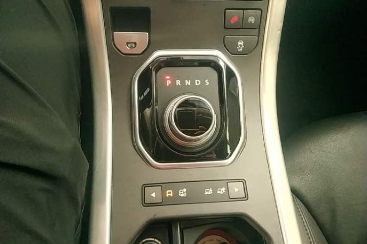 Used Land Rover Range Evoque 2015 2.0T Five-Door Zhiyao Edition Gear Lever