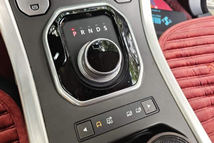 Used Land Rover Range Evoque 2015 2.0T 5-Door Luxury Edition Gear Lever