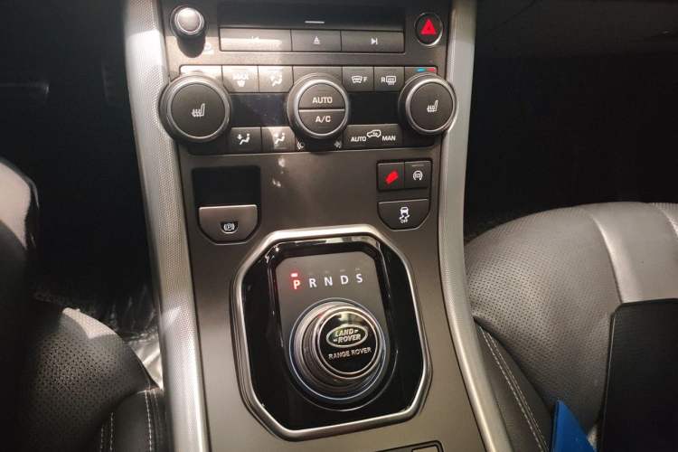 Used Land Rover Range Evoque 2015 2.0T Five-Door Sporty Edition Gear Lever