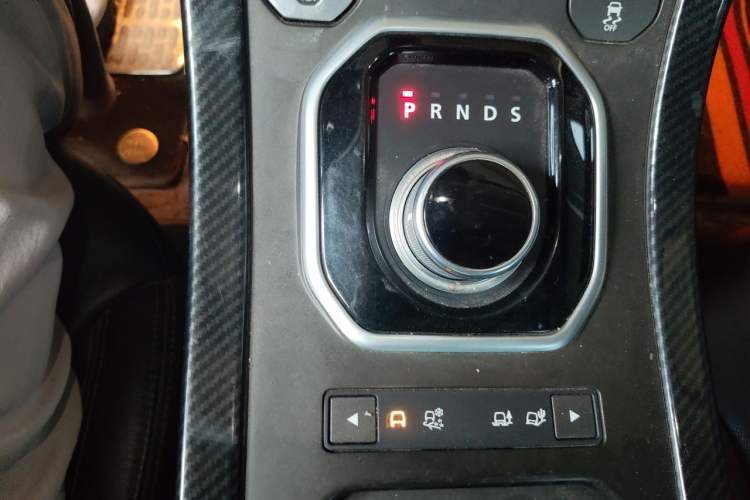Used Land Rover Range Evoque 2015 2.0T Five-Door Zhiyao Edition Gear Lever