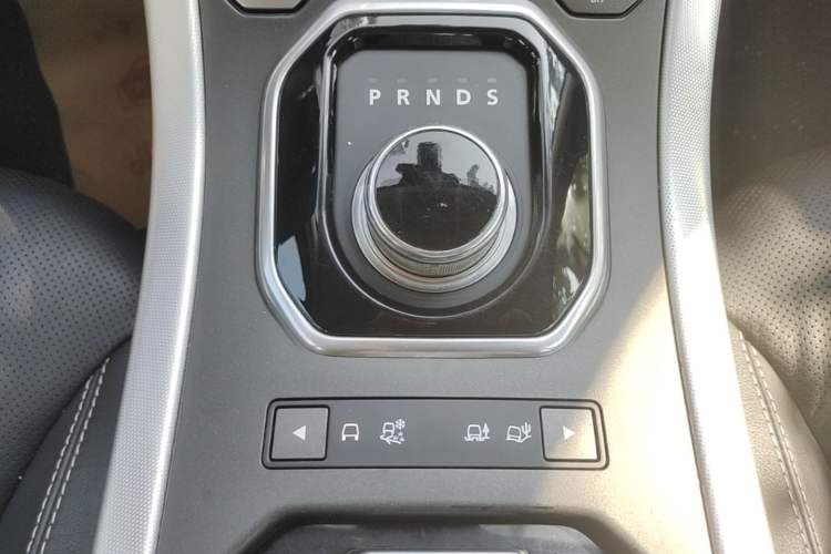Used Land Rover Range Evoque 2015 2.0T 5-Door Ignite Edition Gear Lever