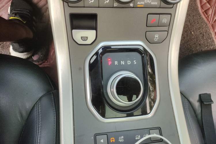 Used Land Rover Range Evoque 2015 2.0T Five-Door Zhiyao Edition Gear Lever