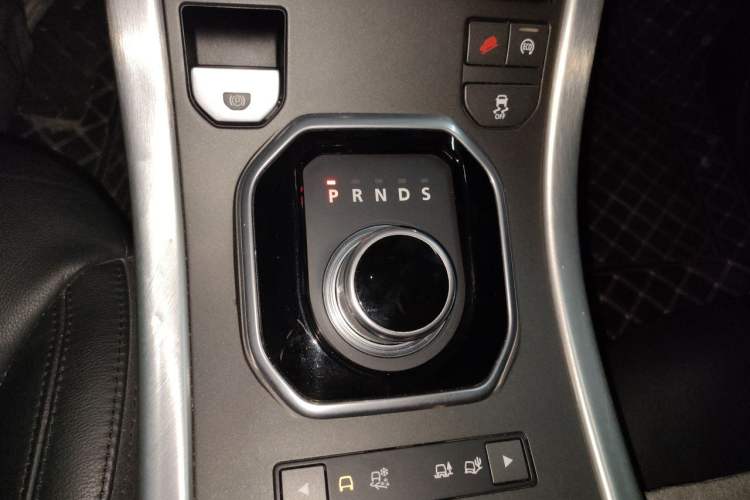 Used Land Rover Range Evoque 2015 2.0T 5-Door Luxury Edition Gear Lever