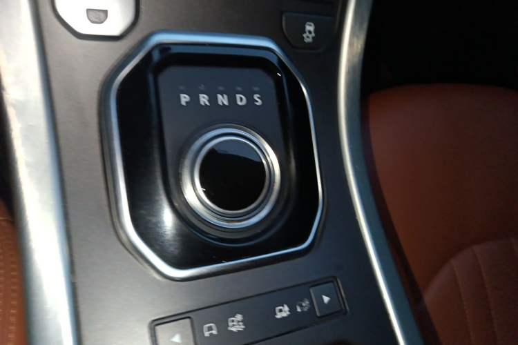 Used Land Rover Range Evoque 2015 2.0T Five-Door Zhiyao Edition Gear Lever