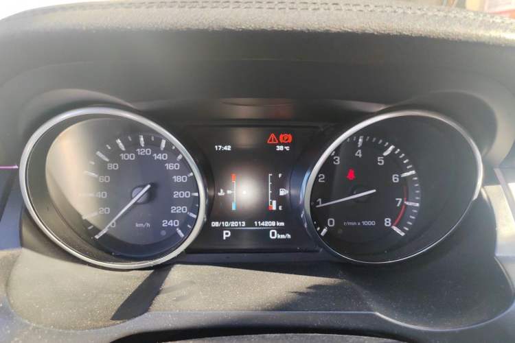 Used Land Rover Range Evoque 2015 2.0T Five-Door Zhiyao Edition Instrument Cluster