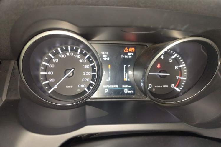 Used Land Rover Range Evoque 2015 2.0T Five-Door Zhiyao Edition Instrument Cluster