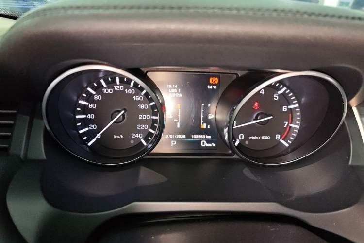 Used Land Rover Range Evoque 2015 2.0T Five-Door Zhiyao Edition Instrument Cluster