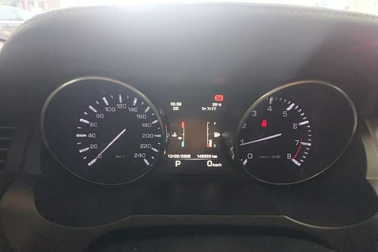 Used Land Rover Range Evoque 2015 2.0T Five-Door Zhiyao Edition Instrument Cluster