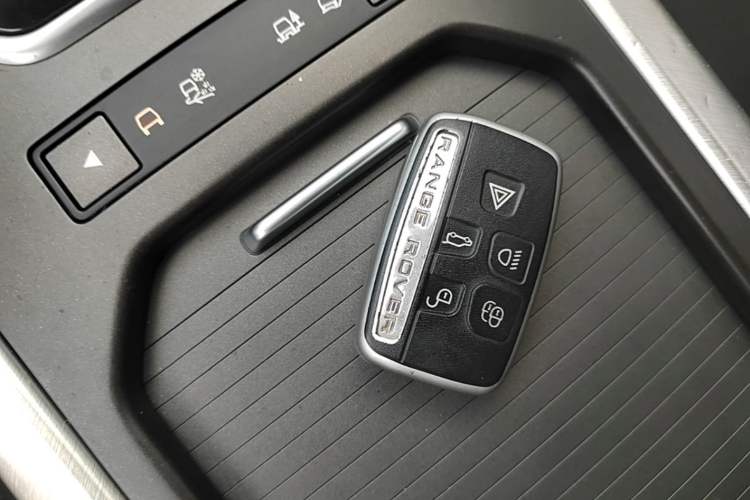 Used Land Rover Range Evoque 2015 2.0T Five-Door Zhiyao Edition Interior 1