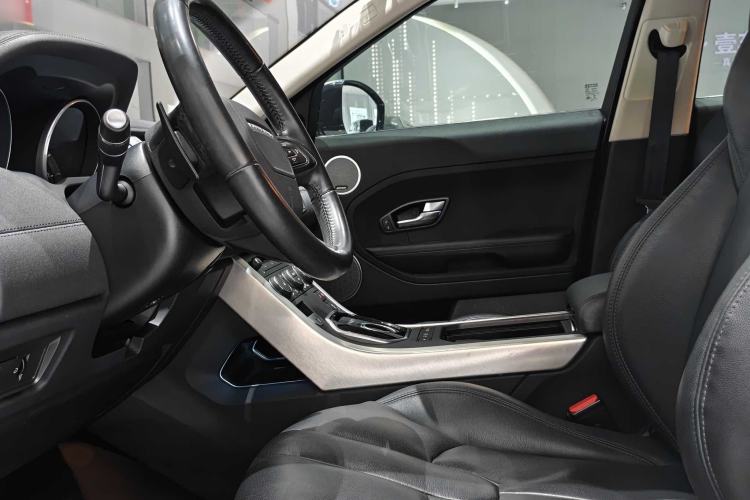 Used Land Rover Range Evoque 2015 2.0T Five-Door Zhiyao Edition Interior 1