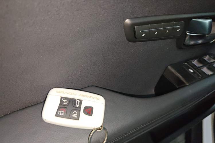 Used Land Rover Range Evoque 2015 2.0T Five-Door Fashion Edition Interior 1