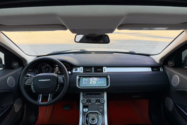 Used Land Rover Range Evoque 2015 2.0T 5-Door Luxury Edition Interior 1
