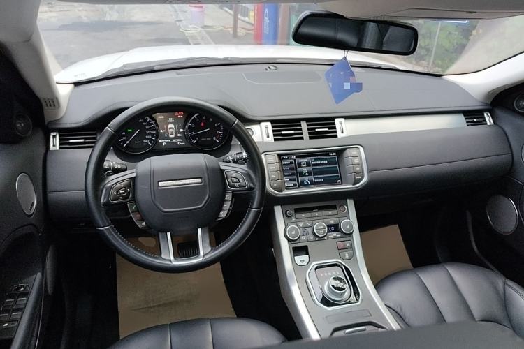 Used Land Rover Range Evoque 2015 2.0T Five-Door Zhiyao Edition Interior 2