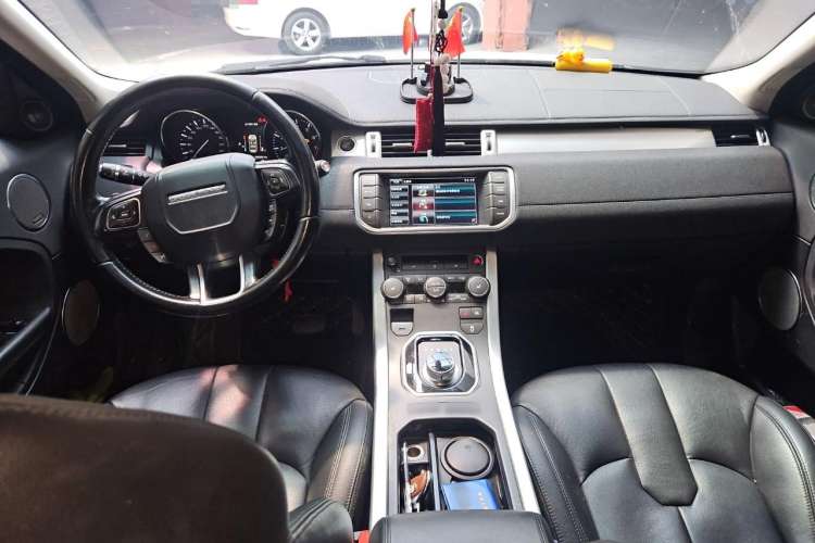 Used Land Rover Range Evoque 2015 2.0T Five-Door Zhiyao Edition Interior 2