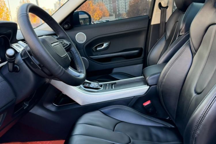 Used Land Rover Range Evoque 2015 2.0T 5-Door Luxury Edition Interior 2