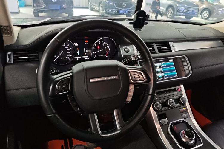 Used Land Rover Range Evoque 2015 2.0T Five-Door Zhiyao Edition Interior 2