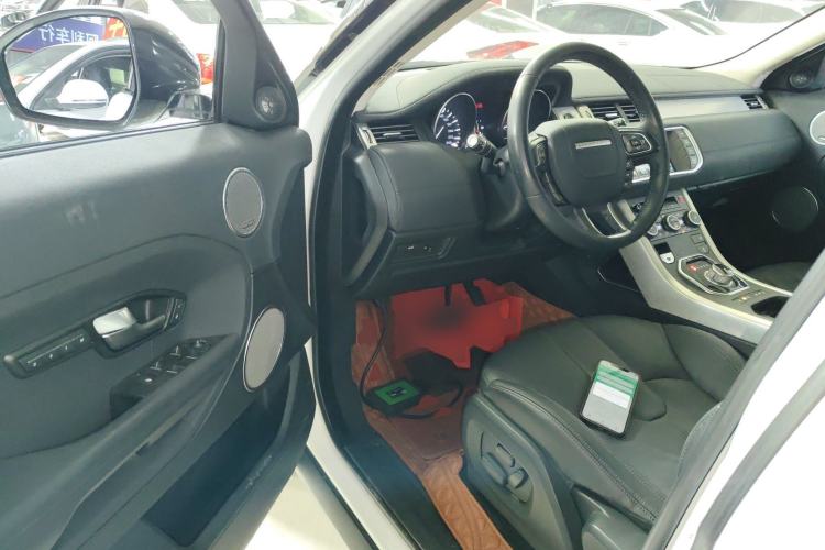 Used Land Rover Range Evoque 2015 2.0T Five-Door Zhiyao Edition Interior 3