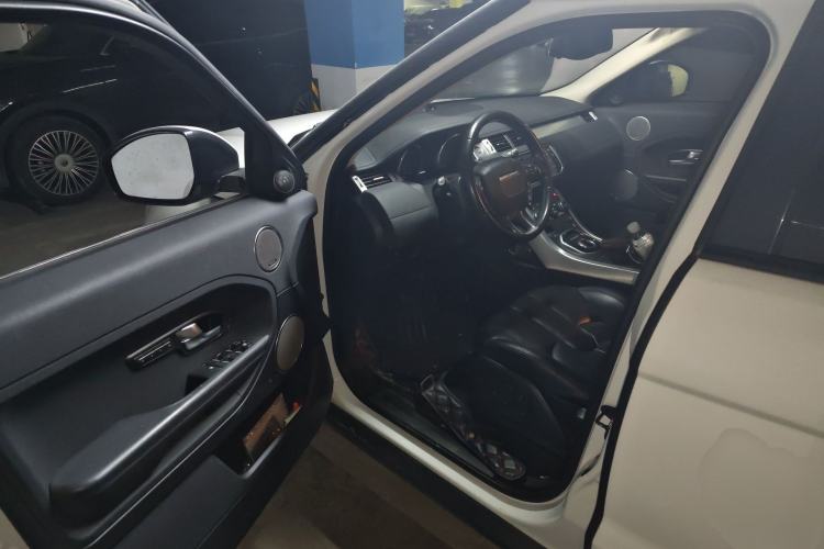 Used Land Rover Range Evoque 2015 2.0T Five-Door Zhiyao Edition Interior 3