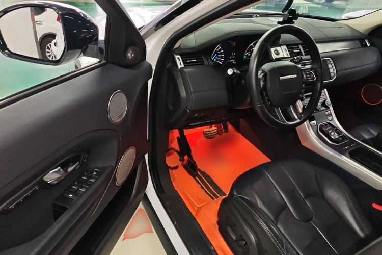 Used Land Rover Range Evoque 2015 2.0T Five-Door Zhiyao Edition Interior 3