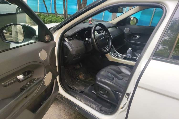 Used Land Rover Range Evoque 2015 2.0T Five-Door Zhiyao Edition Interior 3