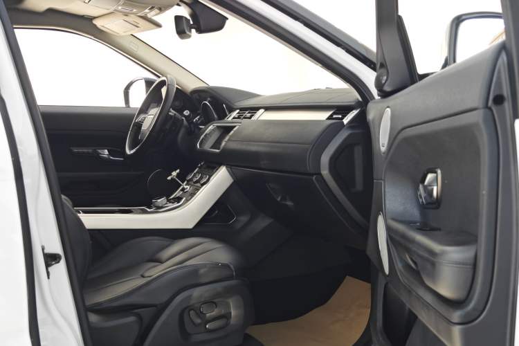 Used Land Rover Range Evoque 2015 2.0T Five-Door Zhiyao Edition Interior 4
