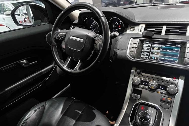 Used Land Rover Range Evoque 2015 2.0T Five-Door Zhiyao Edition Interior 4