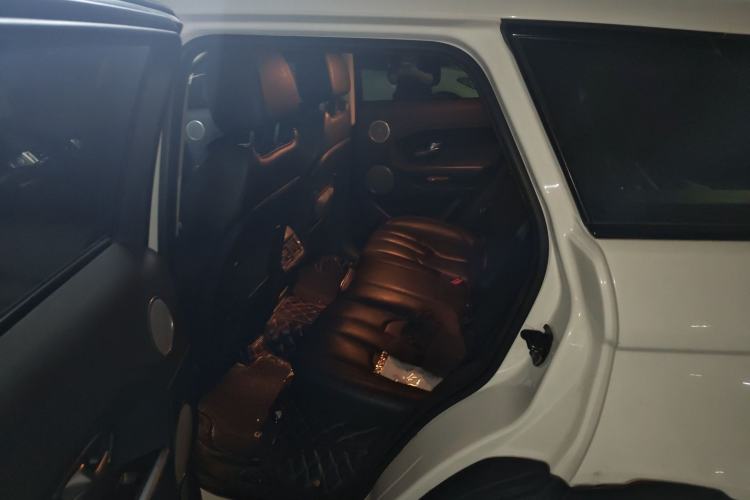 Used Land Rover Range Evoque 2015 2.0T Five-Door Zhiyao Edition Interior 4