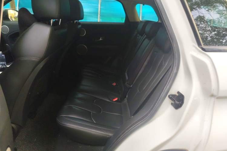 Used Land Rover Range Evoque 2015 2.0T Five-Door Zhiyao Edition Interior 4